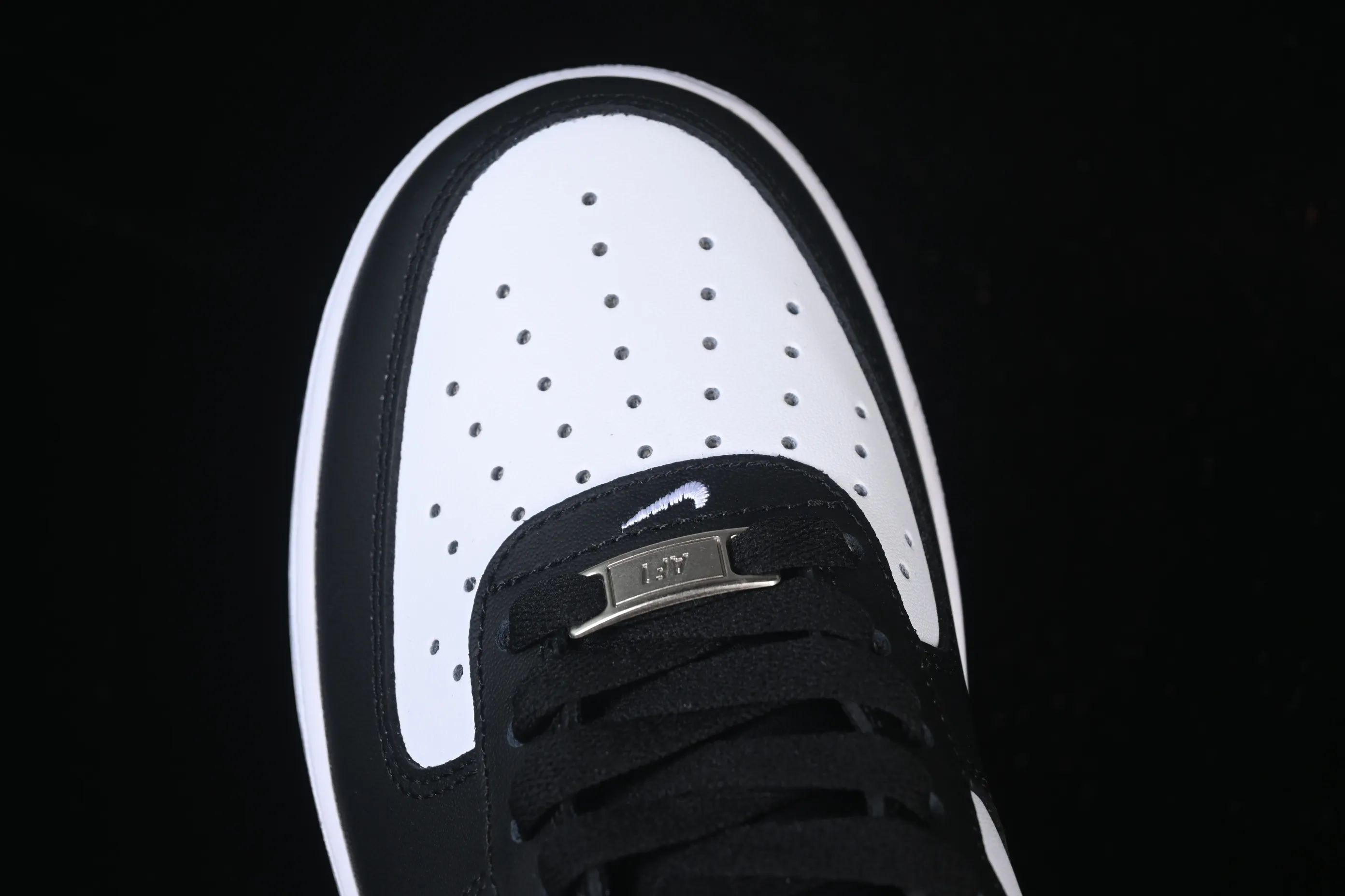 All categories Nk Air Force 1 Air Force series Nk Air Force 1 Low Air Force low-top Nike Air Force 1'07 Low black and white crack Air Force 1 low-top casual sneakers ZH0316-118